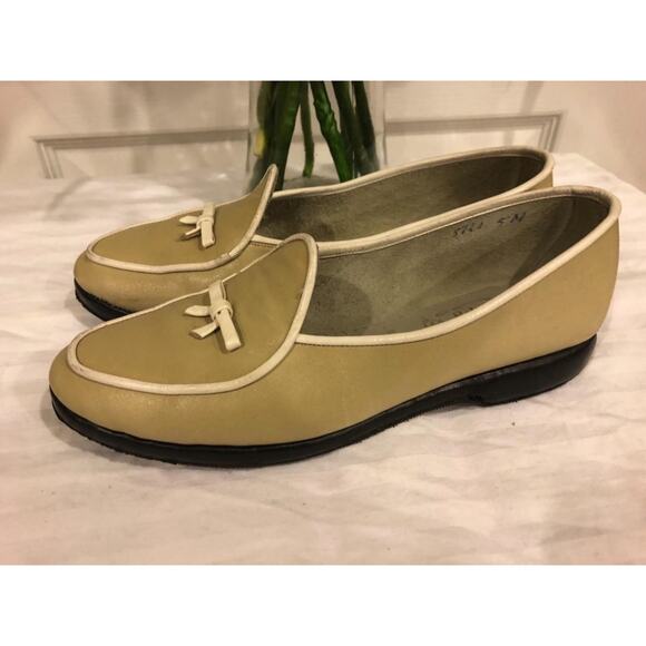 BELGIAN BEIGE WHITE TRIM LOAFER SHOE SIZE 5 (TAC600 - Picture 7 of 11